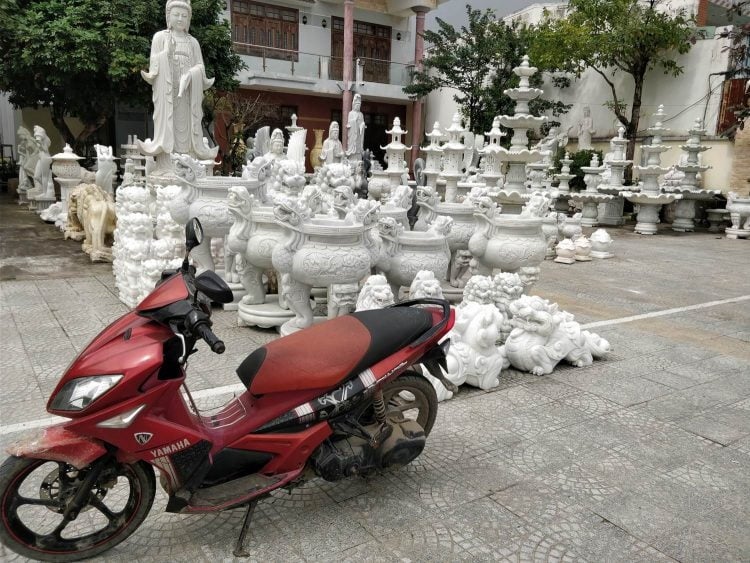 I refrained from strapping a marble statue to the seat of my $6/day Yamaha Nuevo (Source: Lost Cartographer)