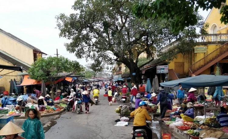 Hoi An market in the morning before the tourists arrive (Source: Lost Cartographer)