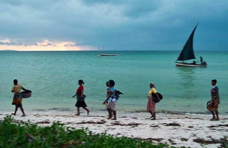 Far away objects give subtle effect (camera motion synced on the group of women slowly walking).